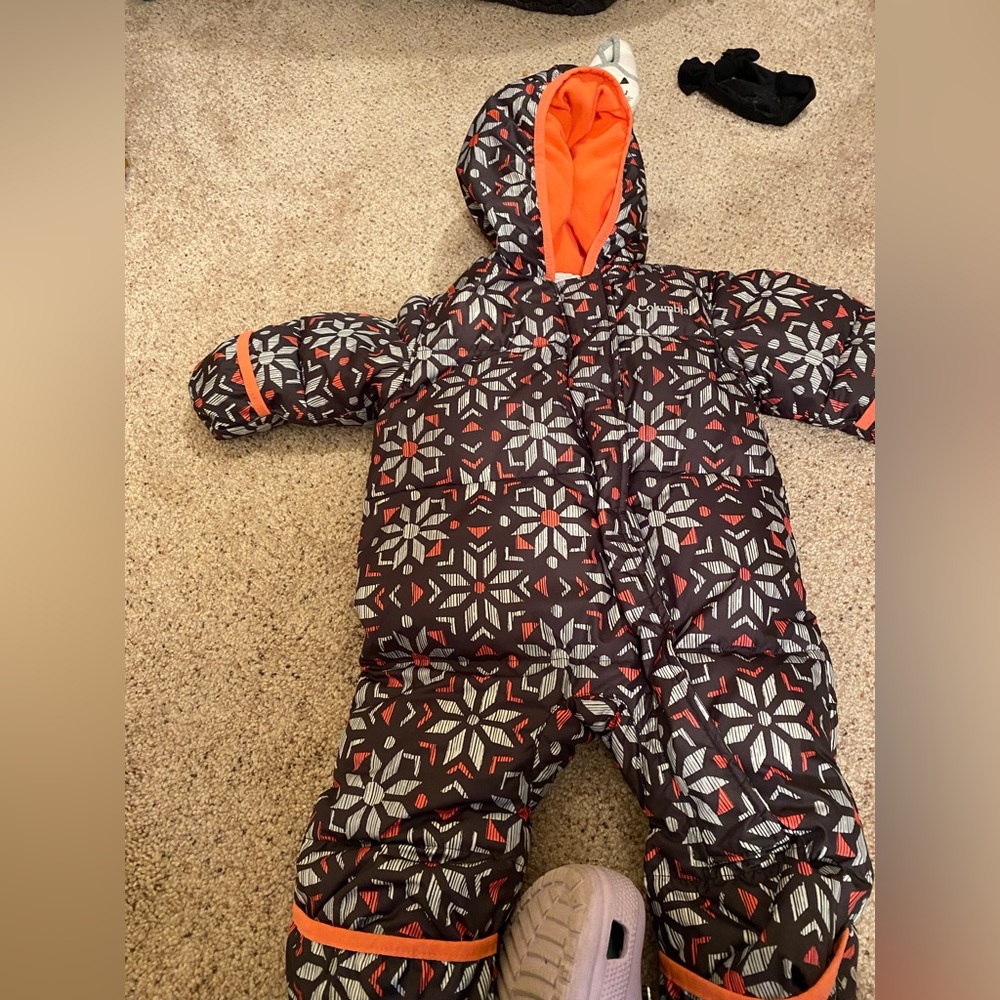 Columbia 6-12 months baby snowsuit in excellent condition.